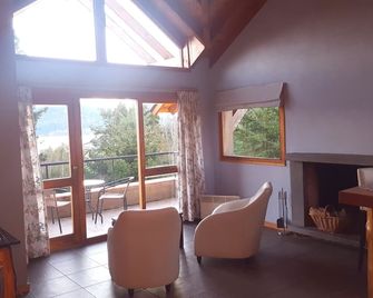 Casa Del Bosque Aparts - Villa La Angostura - Wohnzimmer