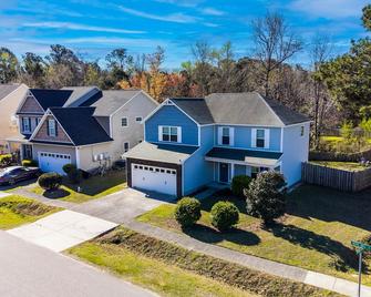 Carolina Comforts - Carolina Beach - Building