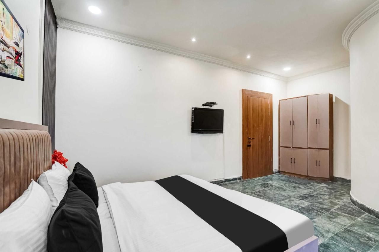 Hotel O Ratan Lal Nagar