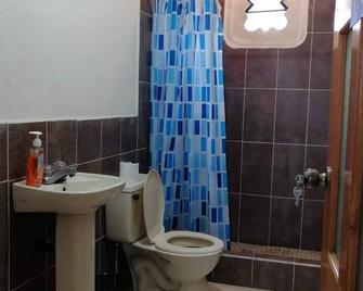 Confortable rooms, clean and económic. Free Wi-Fi, parking available - Santa Cruz del Quiché