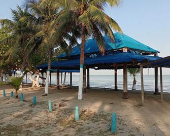 Al Lado Del Mar, Cabanas Polaris, Covena - Coveñas - Plaża