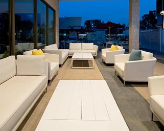 Holiday Inn Long Beach Airport By IHG - לונג ביץ' - טרקלין