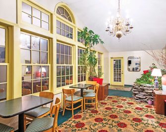 Knights Inn Hadley - Hadley - Lobby