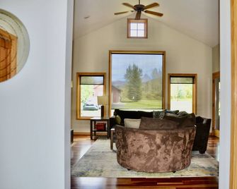 Cozy Home on the Idaho side of the Teton mountains- AC and a View! - Driggs - Sala de estar