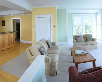 The Copper Trout Suite at 250 is the perfect location to for all adventures. - Bayfield - Sala de estar