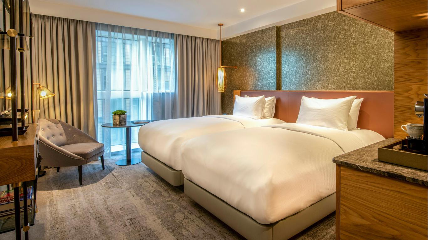 Lincoln Plaza London, Curio Collection by Hilton