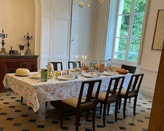 Yxie - Manoir Des Arts - Suite Camus - Villeblevin - Comedor