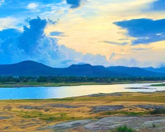 Sizzle Bay Resort - Pune - Vista del exterior