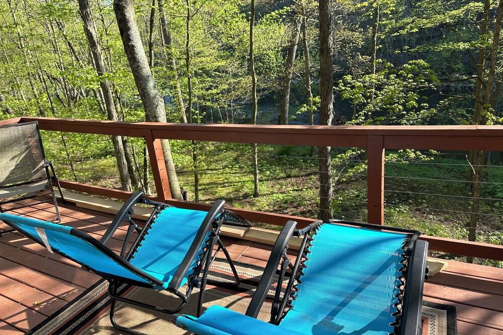 Spectacular riverfront treehouse in Beautiful Bedford County, PA,