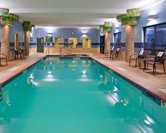 Holiday Inn Express & Suites Athens By IHG - Athens - Pool