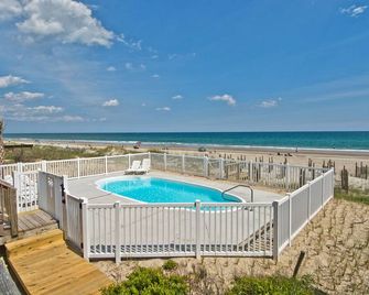 Exceptional Ocean Front Cottage With Pool Perfect For Your Family! - Emerald Isle - Pool