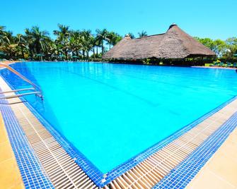 Speke Resort Munyonyo - Kampala - Piscina