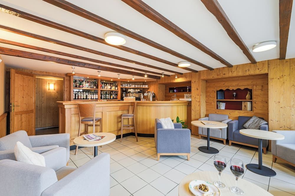 Hôtel Restaurant Les Tilleuls et son espace détente thumbnail 3