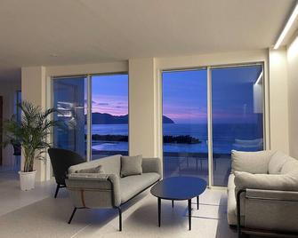 Wakasasurfhotel Ilmare - Mihama - Obývací pokoj