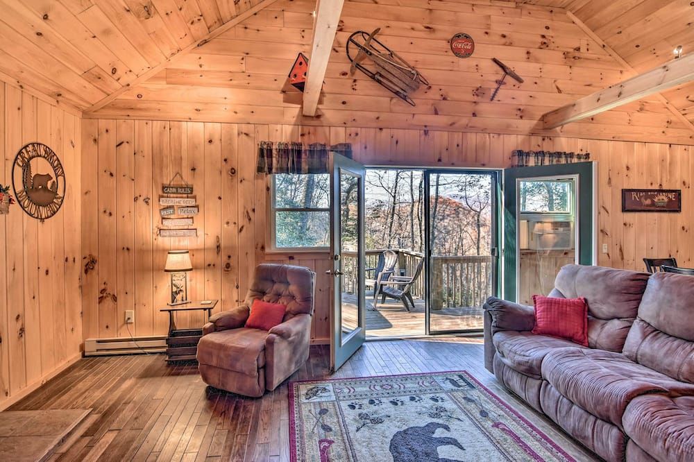 'Nature's Retreat' w/ Hot Tub: 7 Mi to Bryson City - Whittier - Sala de estar