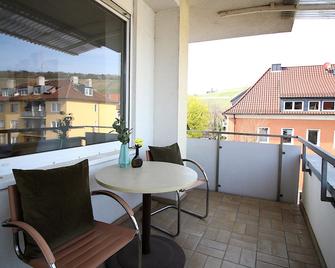 Großzügige Stadtwohnung - Garage, Balkon - Wurzburg - Balcó