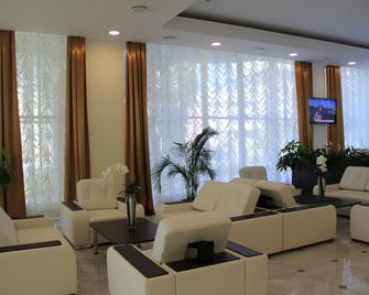 Metropolis Hotel Surgut - Surgut - Ingresso