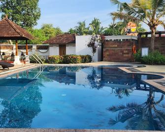 Tharavadu Heritage Home - Kumarakom - Svømmebasseng
