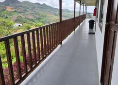 Blue Mountain Lodge Kundasang - Kundasang - Balkon