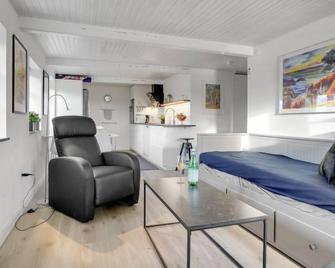 Apartment Thessa - 900m from the sea in SE Jutland by Interhome - Juelsminde - Sala de estar