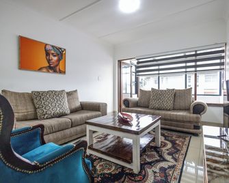 Safi Self Catering Suites - East London - Living room