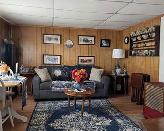 Cozy cabin on 4 wheeler road Close to Cherry Springs and Pa Grand Canyon - Galeton - Sala de estar
