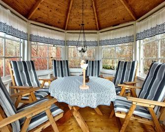 Amazing Home In Örkeljunga With Sauna - Orkelljunga - Patio