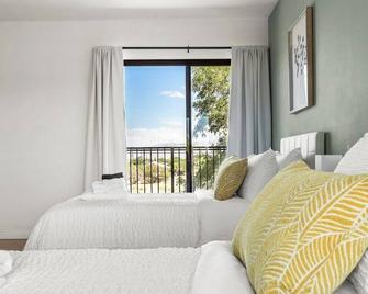 Luxury 6br Retreat Fast Wifi, Dedicated Workspaces - Hesperia - Bedroom