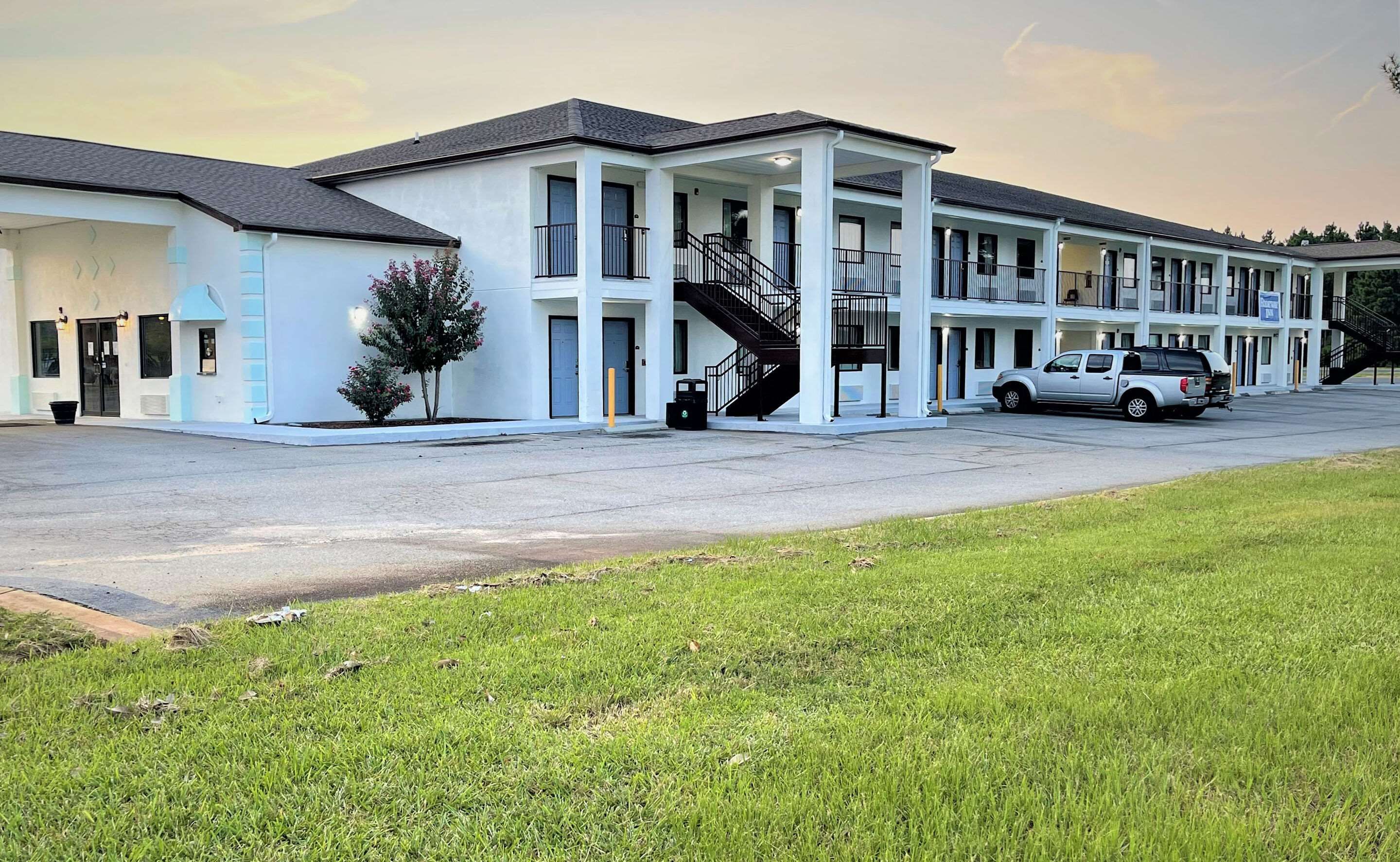 Rodeway Inn Sandersville - Sandersville - Building
