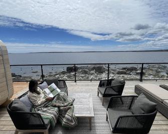 Designer Oceanfront Villa - Hot tub Sauna-private - Hunt's Point - Balcony