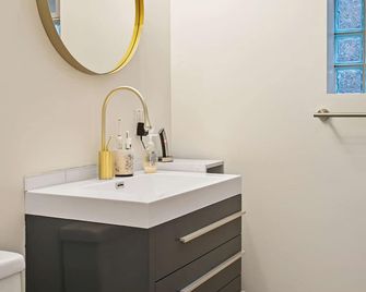2 Bed Apt w/ Office, Free Parking, Near Wrigley - Chicago - Bany