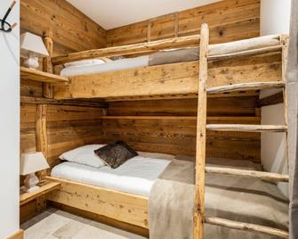 Apartment 'Lodge Alouette' with Slope Access, Private Balcony & Wi-Fi - Champagny-en-Vanoise - Bedroom