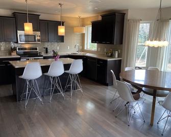 Neenah 5 Bedroom Green Bay Draft 2024/Eaa Airventure \n - Neenah - Kitchen