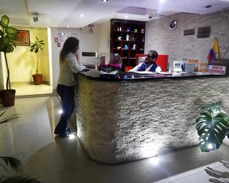 Hostal El Roble - Quito - Front desk