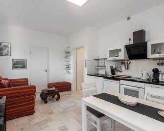 Small flat in a quiet neighbourhood equipped with all amenities - Calafell - Küche