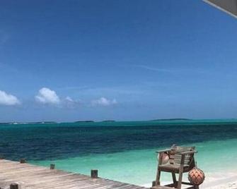 Queen Villa, Exuma Beach Point - Rokers Point Settlement