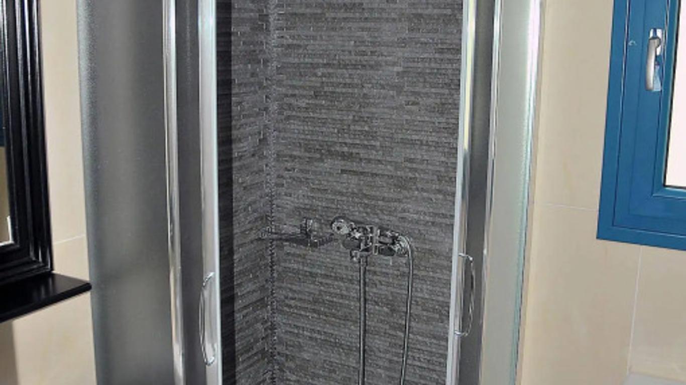 كارافوستاسي بيتش هوتل