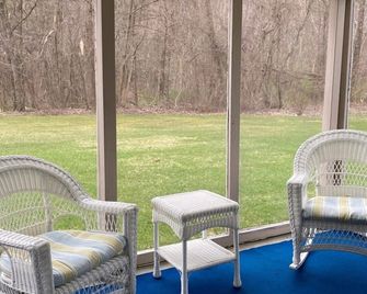 Immaculate Berkshires home! Close to museums, colleges, and outdoor activities. - North Adams - Patio