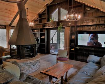 The River Cabin - Mauston - Wohnzimmer