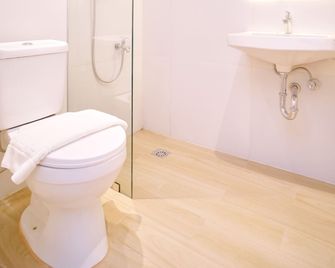 Bridge Hotel Express - Cagayan de Oro - Bathroom