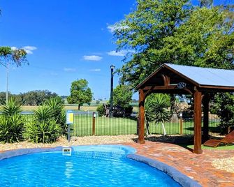 Australian Homestead Motor Lodge - Wagga Wagga - Piscina