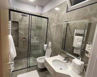 Lord Hotel & Restaurant at AutoStation - Tirana