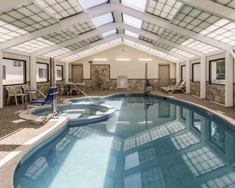Comfort Inn & Suites - West Springfield - Pool