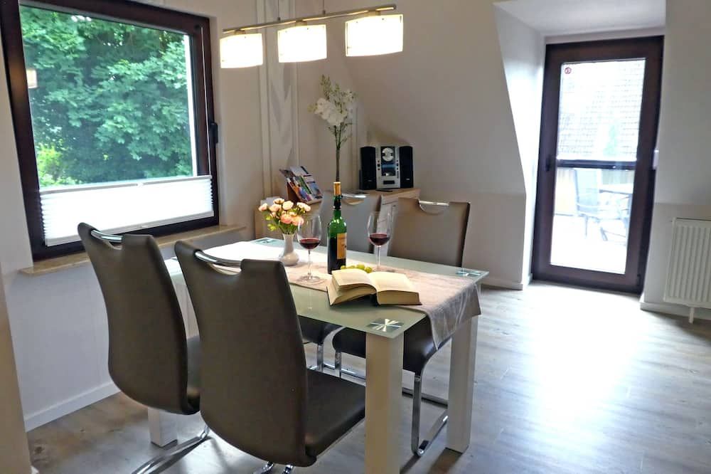 Peedy's luxuriöse 60m² Wohnung mit Balkonterrasse - Stade - Їдальня