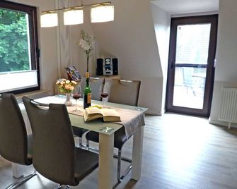 Peedy's luxuriöse 60m² Wohnung mit Balkonterrasse - Stade - Їдальня