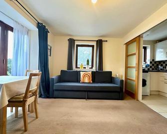 Super Apartment next to Bicester Village Sleeps 4 - Bicester