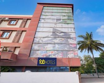 Leo Grand Hotel - Attibele - Building