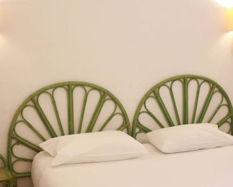 Résidence hôtelière Le Provençal à Giens - Bord de mer - Hyères