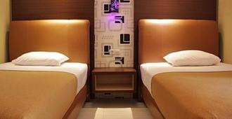 New Cahaya Hotel - Surabaya - Bedroom