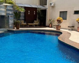 Maximus Business - Ji-Paraná - Piscina